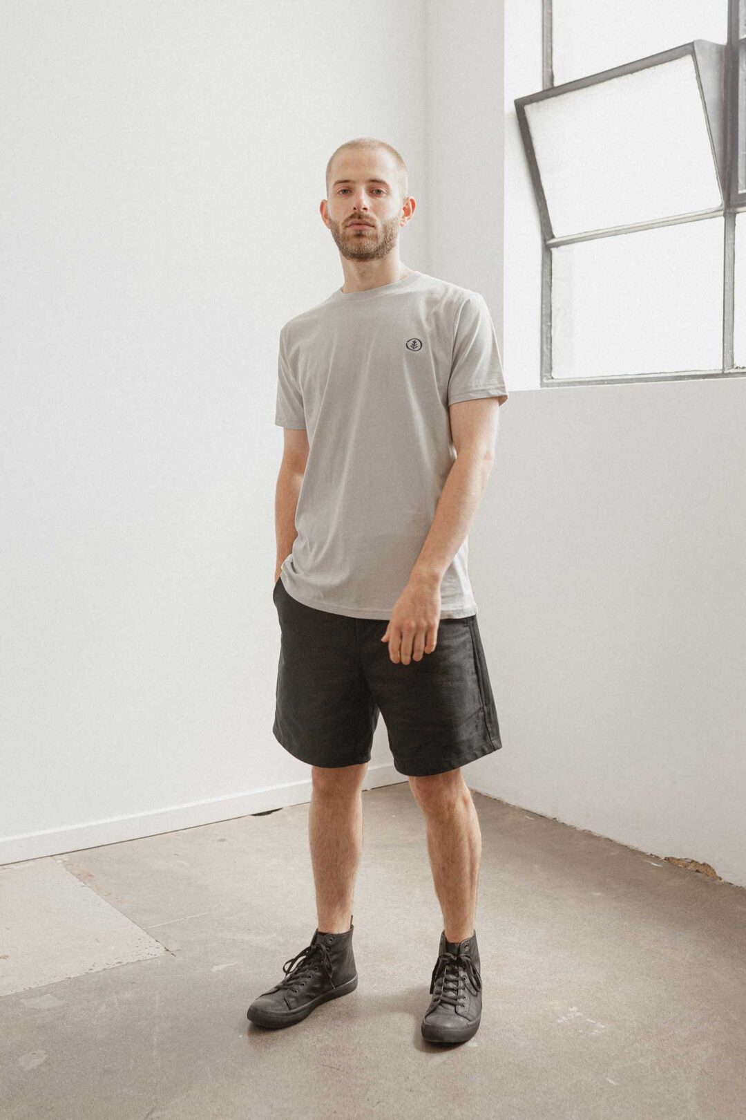 unisex-organic-cotton-t-shirt-light-grey